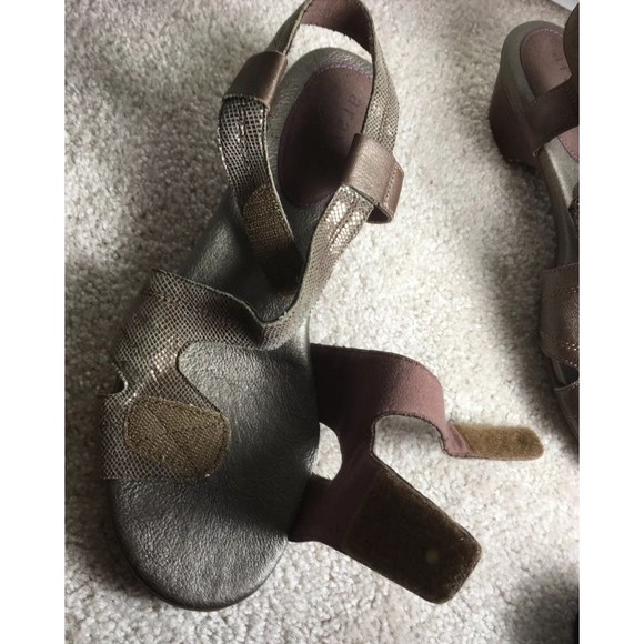 Aravon size 10B brown leather sandal - Picture 6 of 6